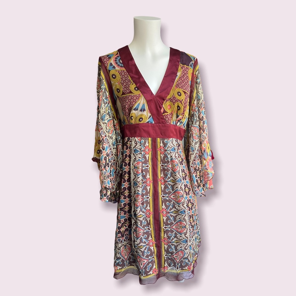 Single vintage flowy multicolored dress with cutout back
